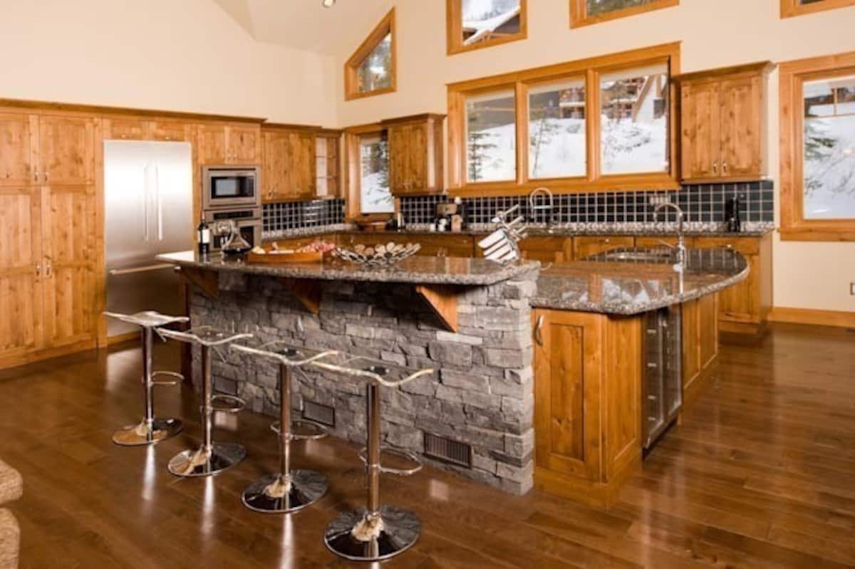 Kicking Horse Chalet — view 5