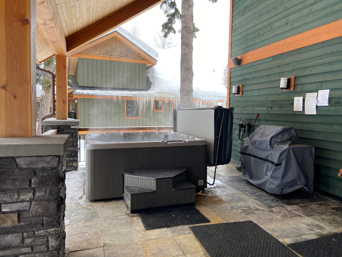 Kicking Horse Chalet — photograph 9